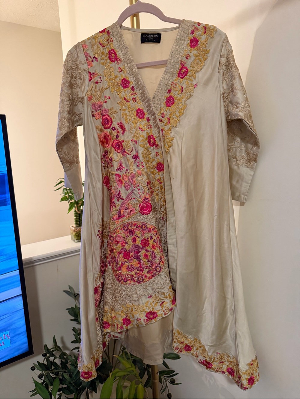 DANA KAYANN Beige & Pink Embroidered Women Kurta